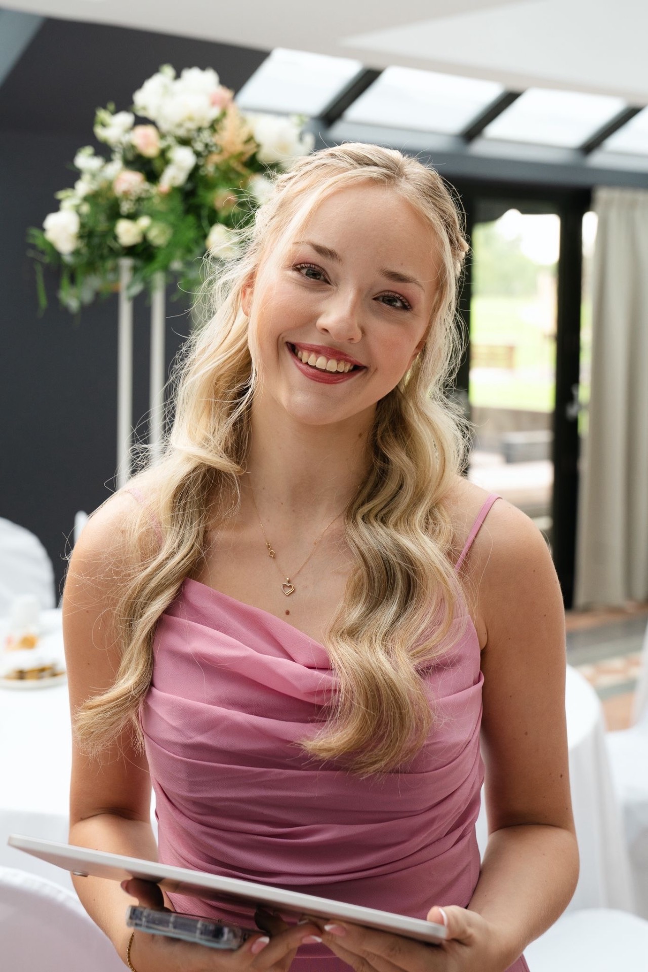 Lorabell, Hochzeitsplanerin